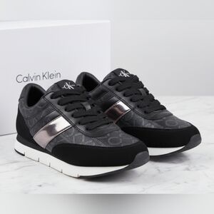 Calvin Klein sneakers, EUC